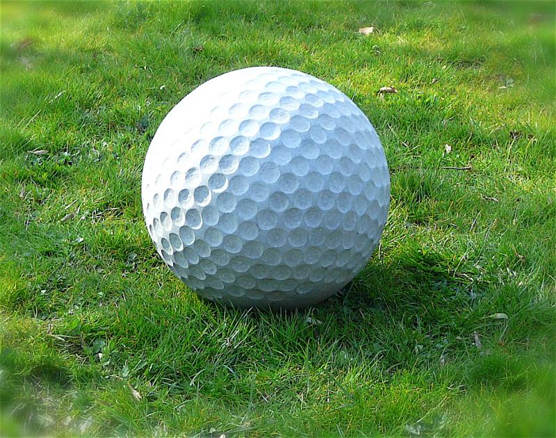 Balle de golf en pierre bleue. (2010).
